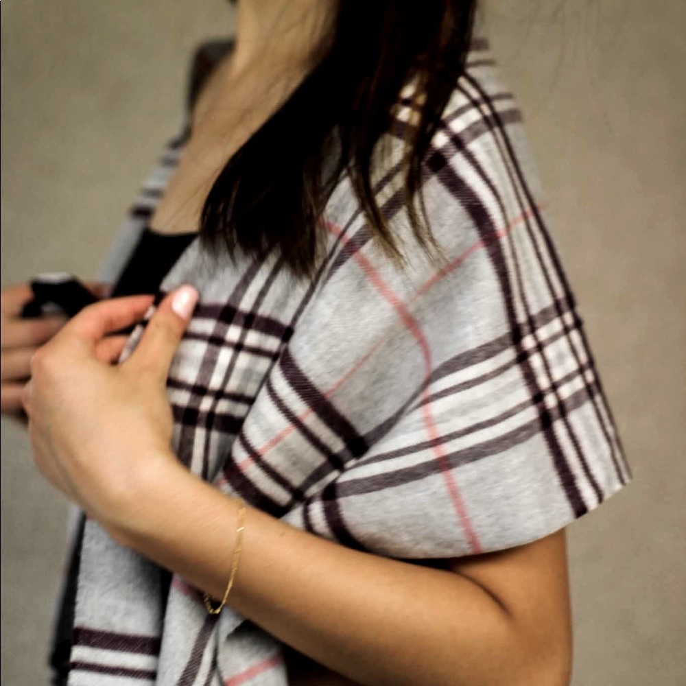 V. FRAAS GREY PLAID CASHMINK SCARF